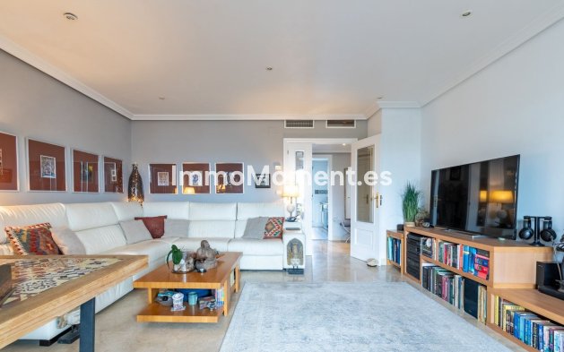 Resale - Apartment - Estepona - Estepona Centro