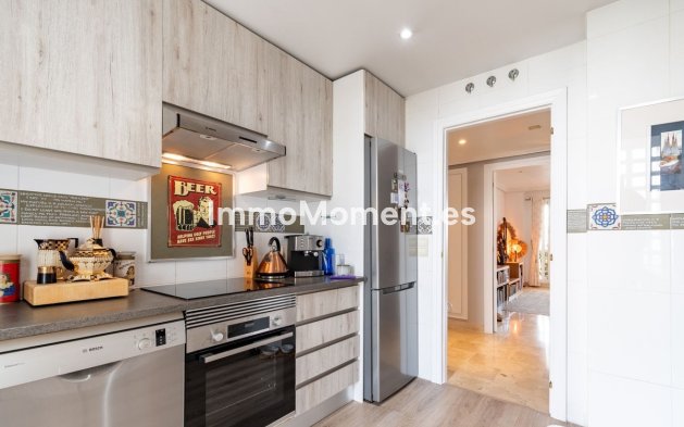 Resale - Apartment - Estepona - Estepona Centro