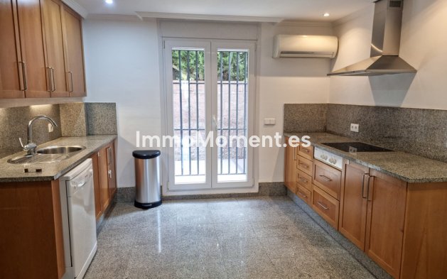 Resale - Villa - Marbella - Santa Clara