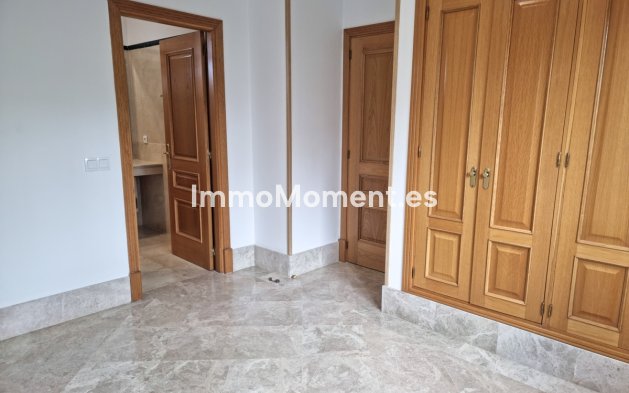 Resale - Villa - Marbella - Santa Clara