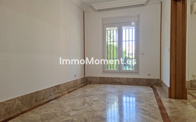 Resale - Villa - Marbella - Santa Clara