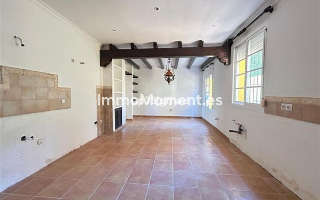 Resale - Villa - Estepona - Estepona Centro