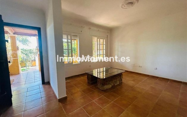 Resale - Villa - Estepona - Estepona Centro