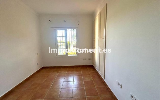Resale - Villa - Estepona - Estepona Centro