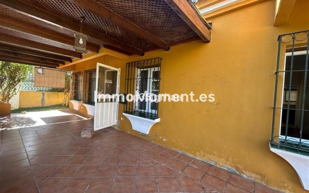 Resale - Villa - Estepona - Estepona Centro