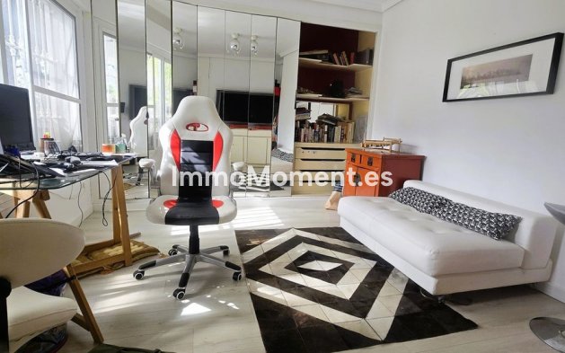 Resale - Villa - Marbella - Las Chapas