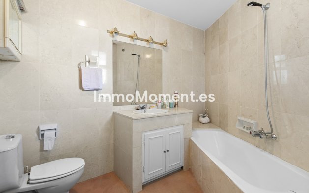 Resale - Apartment - Marbella - Guadalmina Alta