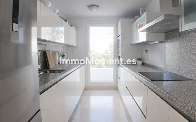 Resale - Apartment - Marbella - Nueva Andalucía