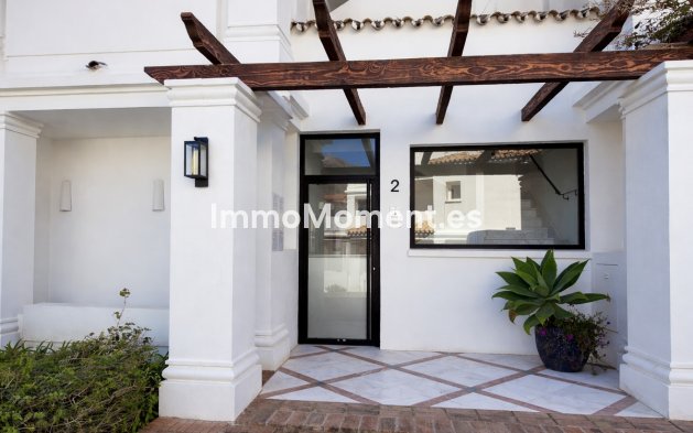 Resale - Apartment - Marbella - Nueva Andalucía