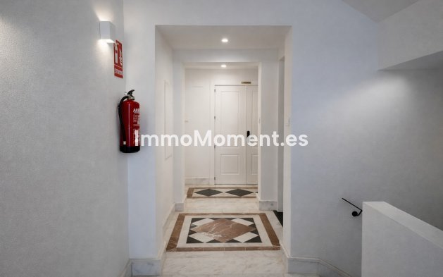 Resale - Apartment - Marbella - Nueva Andalucía