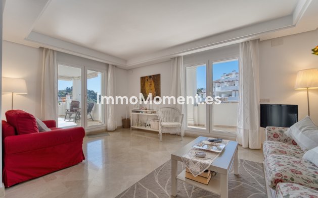 Resale - Apartment - Marbella - Nueva Andalucía