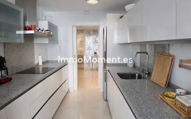 Resale - Apartment - Marbella - Nueva Andalucía