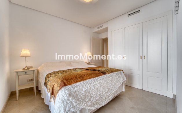 Resale - Apartment - Marbella - Nueva Andalucía