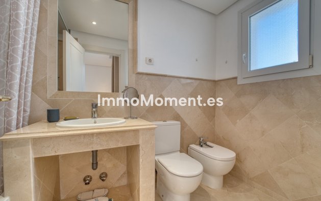 Resale - Apartment - Marbella - Nueva Andalucía