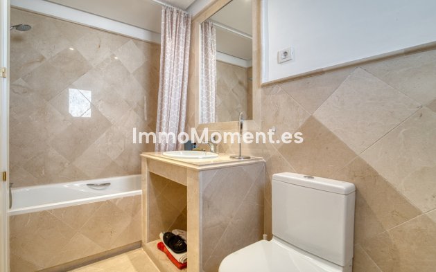 Resale - Apartment - Marbella - Nueva Andalucía