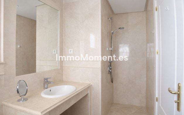 Resale - Apartment - Marbella - Nueva Andalucía