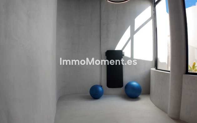 Resale - Apartment - Marbella - Nueva Andalucía