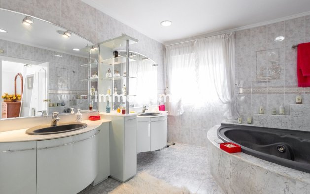 Wiederverkauf - Villa - Orihuela - Villamartin