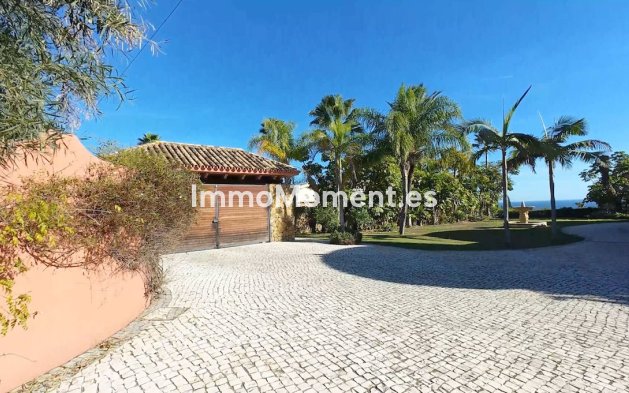 Resale - Villa - El Paraiso - New Golden Mile