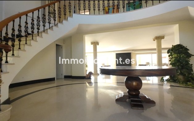 Resale - Villa - El Paraiso - New Golden Mile