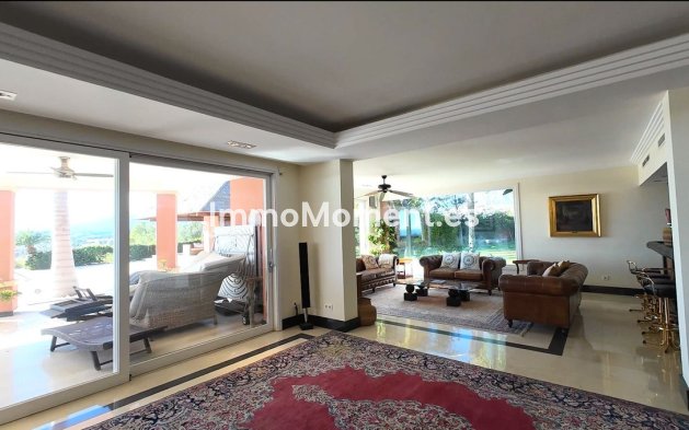 Resale - Villa - El Paraiso - New Golden Mile