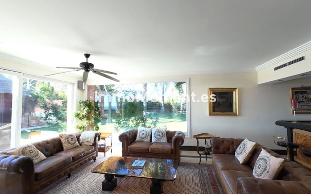 Resale - Villa - El Paraiso - New Golden Mile