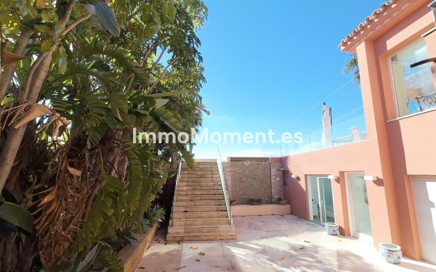 Resale - Villa - El Paraiso - New Golden Mile