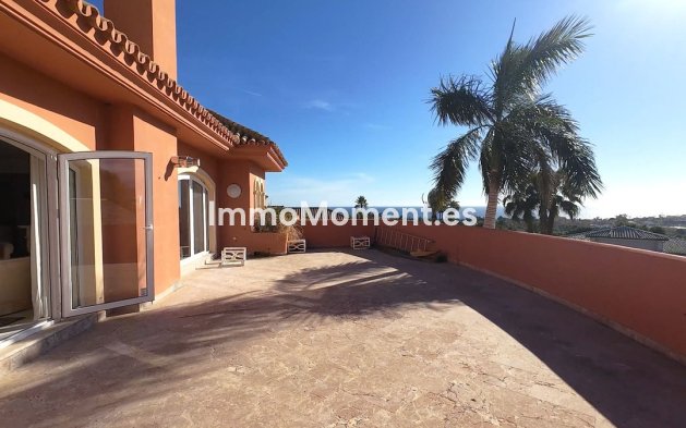 Resale - Villa - El Paraiso - New Golden Mile