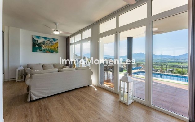 Wiederverkauf - Villa -   Inländisch - Coín