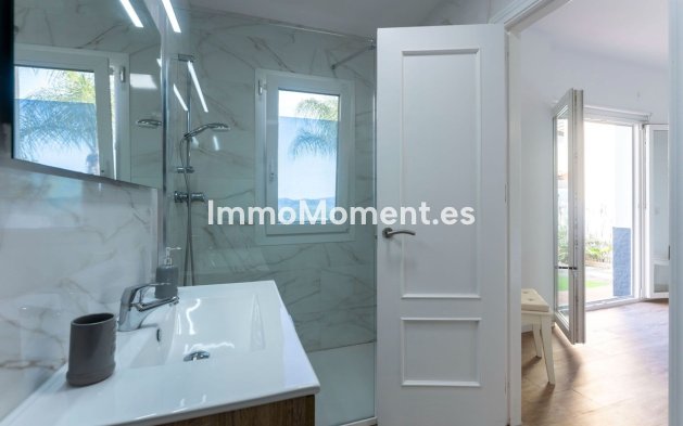 Wiederverkauf - Villa -   Inländisch - Coín