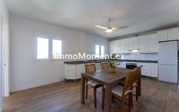 Wiederverkauf - Villa -   Inländisch - Coín