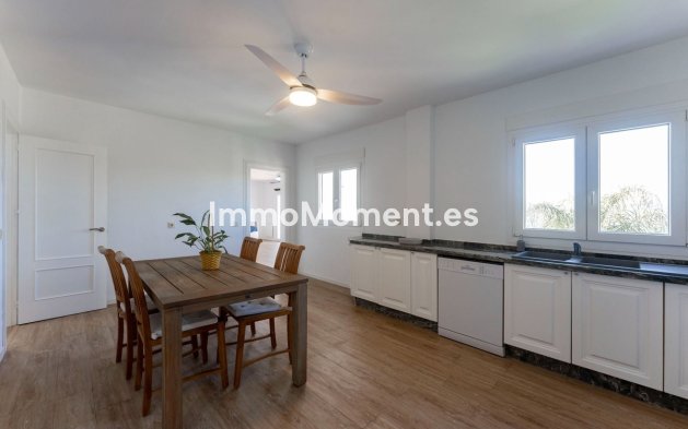 Wiederverkauf - Villa -   Inländisch - Coín