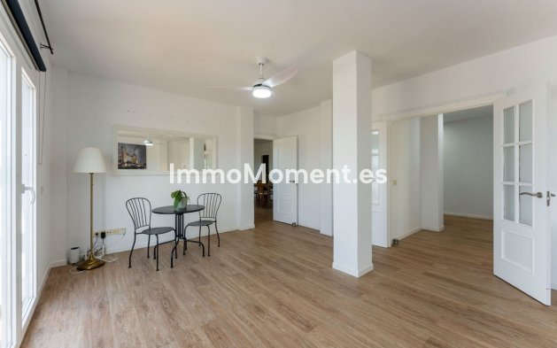 Wiederverkauf - Villa -   Inländisch - Coín