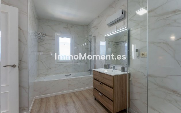 Wiederverkauf - Villa -   Inländisch - Coín