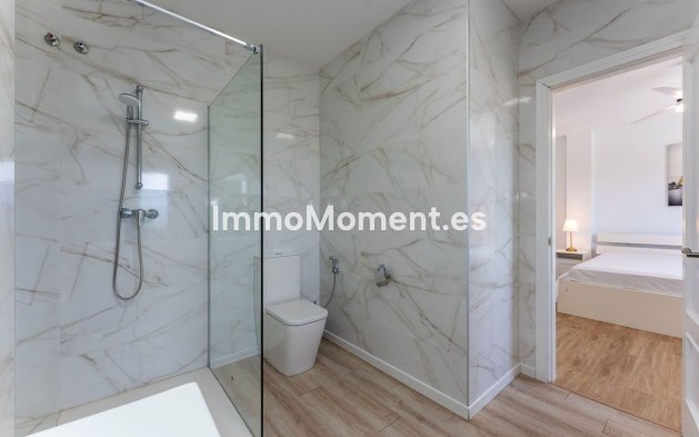 Wiederverkauf - Villa -   Inländisch - Coín