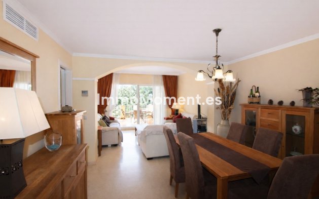 Resale - Apartment - Marbella - Elviria