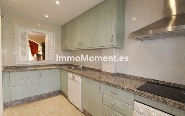 Resale - Apartment - Marbella - Elviria