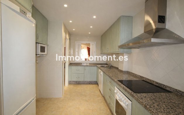 Resale - Apartment - Marbella - Elviria
