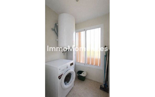 Resale - Apartment - Marbella - Elviria