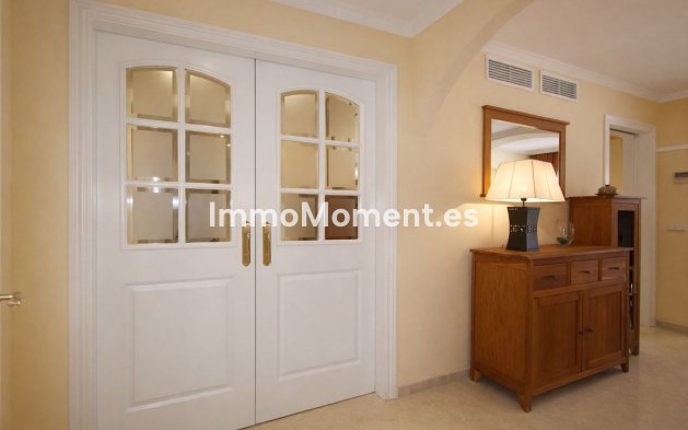 Resale - Apartment - Marbella - Elviria