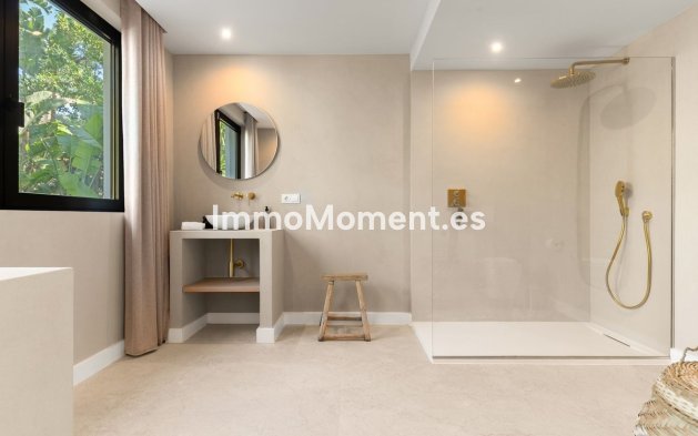 Resale - Villa - El Paraiso - New Golden Mile