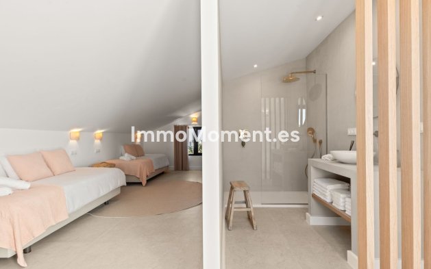 Resale - Villa - El Paraiso - New Golden Mile