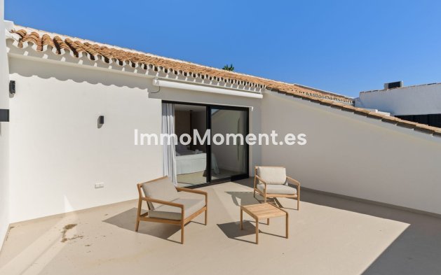 Resale - Villa - El Paraiso - New Golden Mile