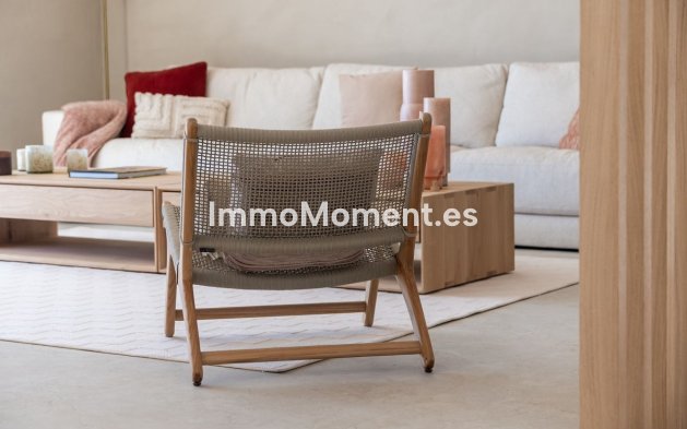 Resale - Villa - El Paraiso - New Golden Mile