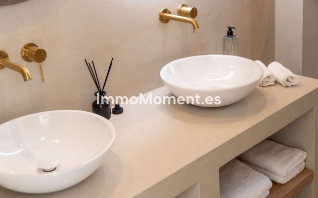 Resale - Villa - El Paraiso - New Golden Mile