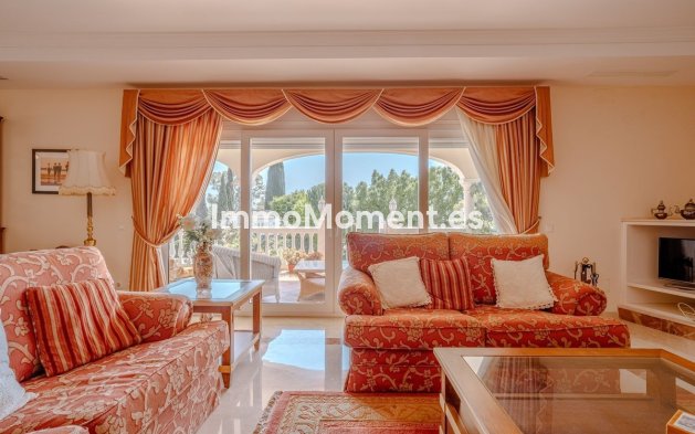 Resale - Villa - El Paraiso - New Golden Mile
