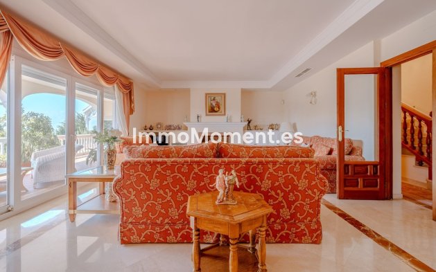 Resale - Villa - El Paraiso - New Golden Mile