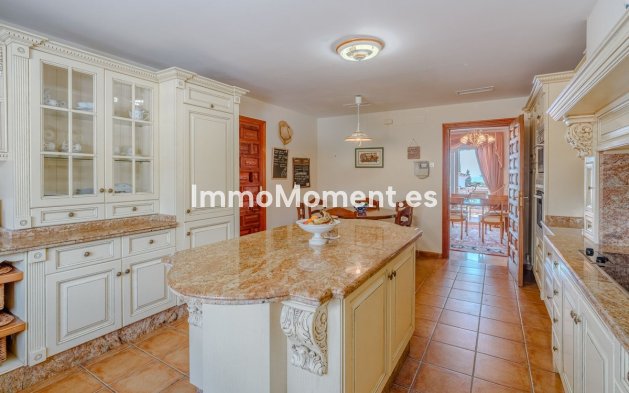 Resale - Villa - El Paraiso - New Golden Mile