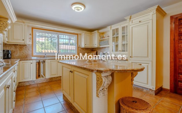 Resale - Villa - El Paraiso - New Golden Mile