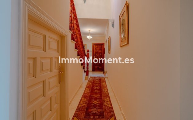 Resale - Villa - El Paraiso - New Golden Mile